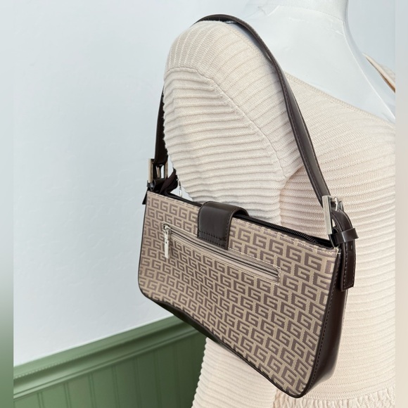 Vintage Guess Shoulder Bag Y2K style in Dark brown patent leather & Canvas VGUC - Picture 3 of 8